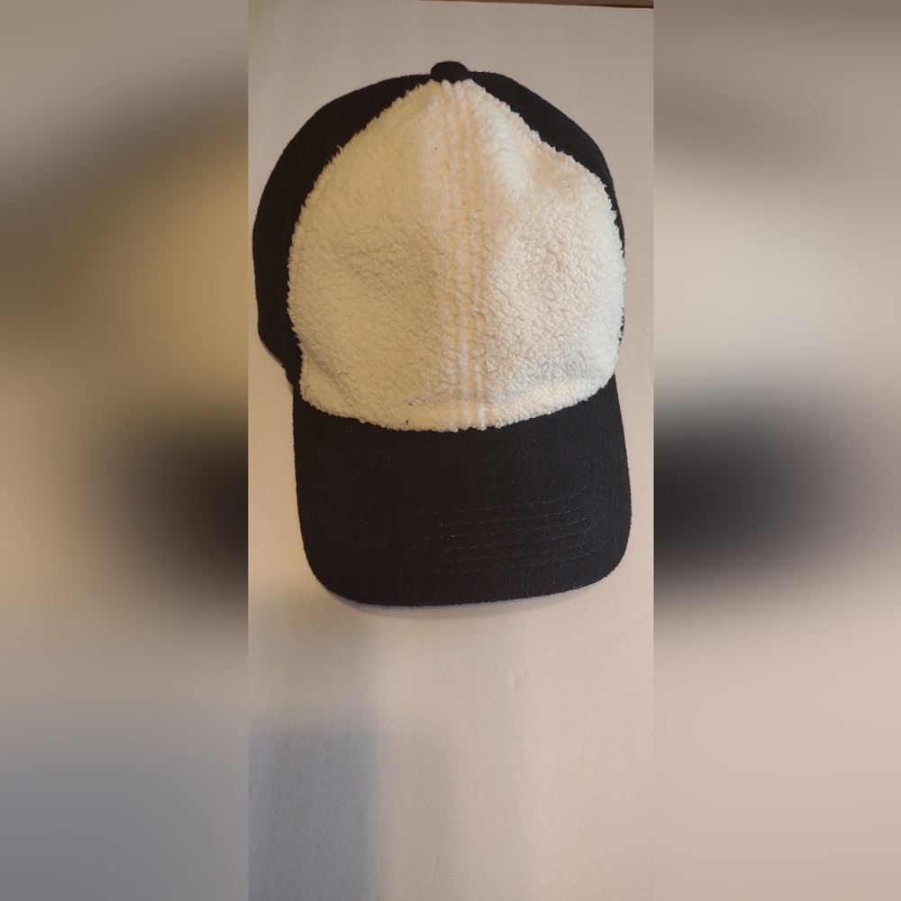 Anna & Ava Black and Cream Wool Blend Cap